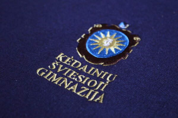 Megztinis su emblema - Image 2